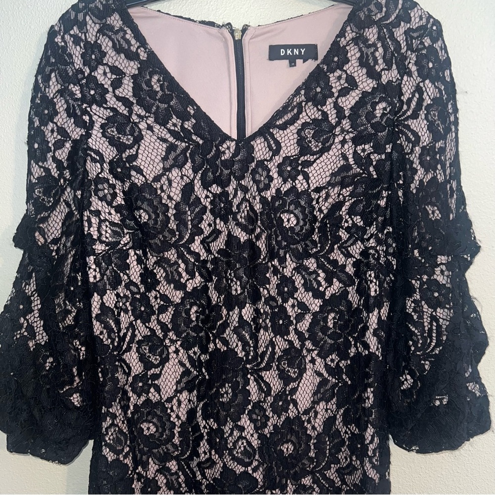 DKNY Floral Lace Midi Dress Womens 10 Black V-Neck Tiered Sleeve Sheath - Picture 2 of 7